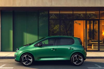 ルノー・トゥインゴ E-Tech エレクトリック：3.79mのコンパクトなボディサイズだがワンボックスなフォルムでスペースは余裕