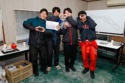 FRPの外装パーツ1点がプレゼントされるハートビート賞。今回は不利な4ドアのL275ミラで参加する秋田大学自動車部が受賞した