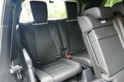 メルセデス・ベンツ GLB 200 d 4MATIC アーバンスターズ：サードシートは、シートそのものの造りがかなり堅牢であることが扱ってみるとわかる