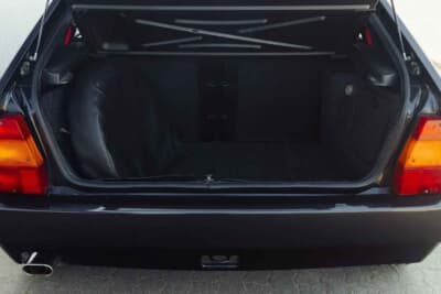 20万1250ユーロ(邦貨換算約3530万円)で落札されたランチア「デルタHF インテグラーレ エボルツィオーネ I マルティーニ5」(C)Courtesy of Broad Arrow