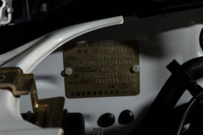 35万0000ユーロ〜45万0000ユーロ（邦貨換算6320万円〜8130万円）で現在も販売中の日産R34型「スカイラインGT-R Nur」（C）Bonhams