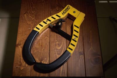 物理的なセキュリティにも注目：タイヤロック（黄） LT-5IY