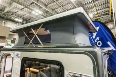 TAMA-T：約50cmポップアップすることで、室内は天井高が2m近く確保され、立って移動することができる