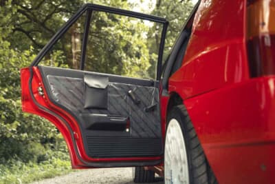 14万9500ユーロ（邦貨換算約2670万円）で落札されたランチア「デルタHFインテグラーレ ムレット・ストラダーレ」（C）Bonhams