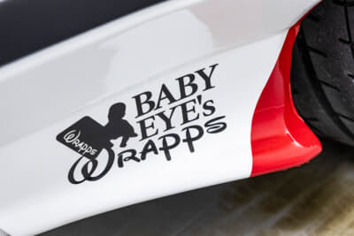 BABY EYE's代表の中島 篤さんは海外のショーで展示するスーパースポーツカーのカーラッピングを頼まれ、現地まで行って施工するほどの腕の持ち主