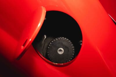 5万7500ユーロ（邦貨換算約1030万円）で落札されたフェラーリ「208GT4」（C）Bonhams