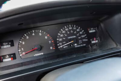トヨタ 4ランナー:スピードメーターは北米仕様なのでマイル表示となっている