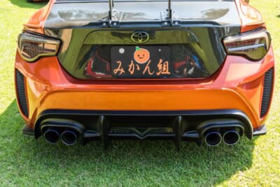 トヨタ 86:柿本の4本出しマフラーをチョイスしているため、4本出しの開口部がある製品を探してデザイン的にも気に入ったVeilSide製を選んだ