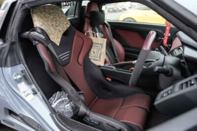 ホンダ S660 モデューロX バージョンZ：サーキット走行に備え、助手席の純正シートに合わせたレカロ製バケットシートをチョイス