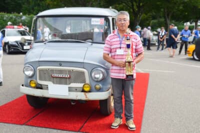 日本海クラシックカーレビュー・コンクールデレガンスのグランプリに輝いたトヨペット ルートトラックとオーナーの石川晴夫さん