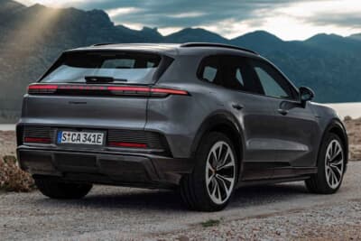 ポルシェ・カイエン・エレクトリック:象徴的ななだらかな傾斜のルーフラインから、量感溢れるラインでまとめ上げられたリアビュー