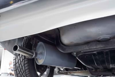 日産 チェリークーペX-1R:純正のマフラーは錆もなく良好な状態を保っている