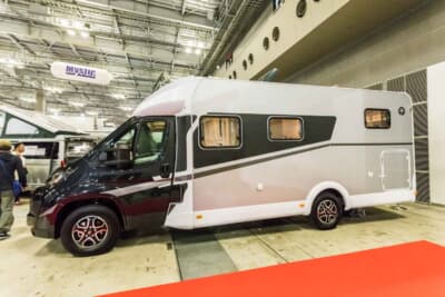 フィアット デュカト:SUNLIGHT T68は、日本向けモデルであるため、ベース車両は右ハンドル仕様となる