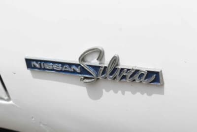 日産 シルビア：現車のタイヤは、オリジナルの5.6-14 4PRからダンロップ・ル・マン175/70R14サイズに交換。ホイールは、オリジナル4J×14スチールから5.5J×14カンパニョーロ マグネシウムに変更されている（FMM参加時はRSワタナベホイール）