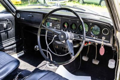 トヨタ コロナHT：ダッシュボードは貼り替えてあったようだ