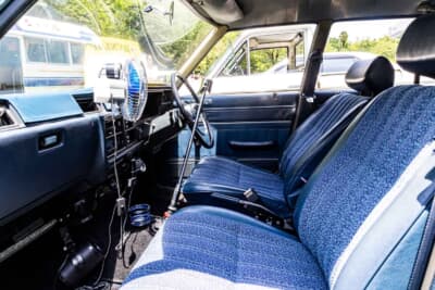 トヨタ クラウンバン スーパーデラックス：フロントシートはノーマルのセパレートタイプだ