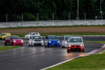 一時は岡野がトップに立つ場面も。最終戦の舞台エビスサーキット西コースでは、今回の仕切り直しになるようなレースを期待したい