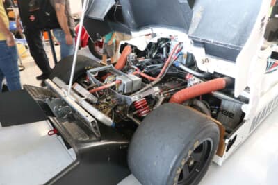 ランチア LC2:V8ツインターボエンジンを搭載したエンジンルームは、直4のLC1に比べてずいぶんと窮屈に映る