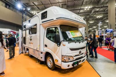 JOLY BEE:夫婦で交代して運転するようなシチュエーションで、どちらも無理なく扱えるサイズであることも重要。JOLY BEEなら普通の乗用車を運転できれば、無理なく運転できる