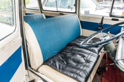 スバル サンバーバン：2トーンカラーのおしゃれなシート