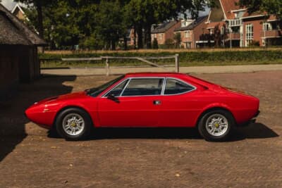 5万7500ユーロ（邦貨換算約1030万円）で落札されたフェラーリ「208GT4」（C）Bonhams