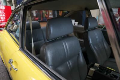 いすゞ117クーペ:保存状態が良かったようで、シートや各内装のコンディションも良好である