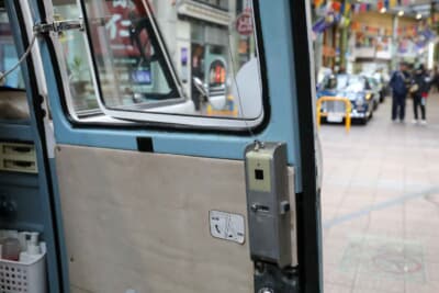 VWタイプ2:リモコンキーによる施錠をどうやって機能させるかを考えた結果、家庭用ドアのシステムを活用