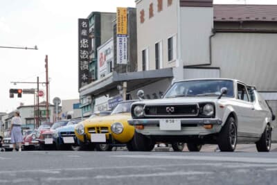 産 チェリークーペX-1R:桐生八木節 まつりでのクラシックカー展示。地元で“ロータリー”と呼ばれる錦町十字路から桐生市街地へと向かう錦町通りに並んだクラシックカーたち
