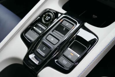 ホンダ プレリュード：シフトセレクター横のS+Shiftボタンでそれぞれの制御の幅を変えたり、パドルで回生の度合いを変えることもできる