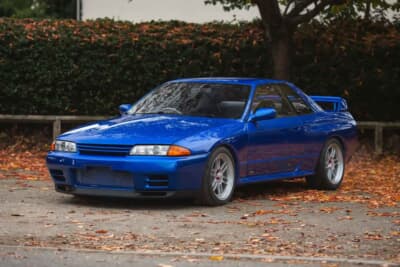 4万ポンド〜5万ポンド（邦貨換算約832万〜1040万円）で現在も販売中の日産R32型「スカイラインGT-R」（C）iconicauctioneers