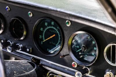 トヨタ コロナHT：メーターも交換されている