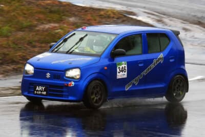 1クラスのシリーズチャンピオンは346＃岩塚眞澄。レンタル車両で1年間戦い抜いた