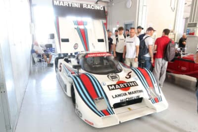 ランチア LC2:ピットで待機中のランチアLC2