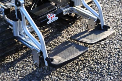 転倒防止バーが前後に装着されており、安全性にも配慮されている