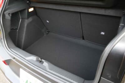 シトロエン C3 MAX ハイブリッド:後席使用時の荷室容量は310L