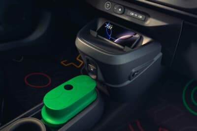 ルノー・トゥインゴ E-Tech エレクトリック：シンプルな内装だが、さまざまなアクセサリーで個性を主張できる