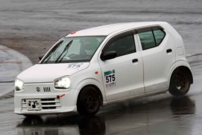 1クラスのシリーズチャンピオンは346＃岩塚眞澄。レンタル車両で1年間戦い抜いた