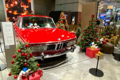 クラシックカーのデコレーションがとても可愛らしい。私はこのヘッドライトがとても気に入っています