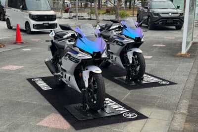 オートカラー・アウォードグランプリのヤマハ YZF-R3／YZF-R25 マットパールホワイト