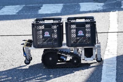 ちなみに搬送ロボットは、みかん農場などでの果実の運搬を担うイメージのモデルとなっているが、この車両も車いすユーザー視点によるニーズの確認なども行っていた