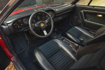 5万7500ユーロ（邦貨換算約1030万円）で落札されたフェラーリ「208GT4」（C）Bonhams