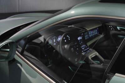 ポルシェ・カイエン・エレクトリック:オプション装備だが、便利な自動ドア開閉機能を採用。障害物検知機能を備えているのが特徴