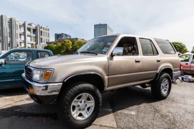 トヨタ 4ランナー:購入時にはシャンパンゴールドにペイントされ、ワイドボディ仕様となっていた