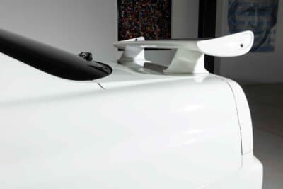 35万0000ユーロ〜45万0000ユーロ（邦貨換算6320万円〜8130万円）で現在も販売中の日産R34型「スカイラインGT-R Nur」（C）Bonhams