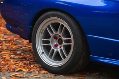 4万ポンド〜5万ポンド（邦貨換算約832万〜1040万円）で現在も販売中の日産R32型「スカイラインGT-R」（C）iconicauctioneers