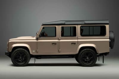 クラシック・ディフェンダーV8：OCTA専用カラーのペトラ・カッパー