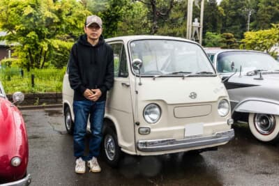 オーナーの川嶋さんとスバル サンバーバン