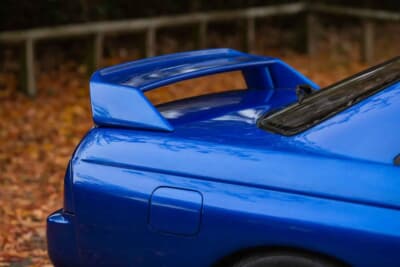 4万ポンド〜5万ポンド（邦貨換算約832万〜1040万円）で現在も販売中の日産R32型「スカイラインGT-R」（C）iconicauctioneers