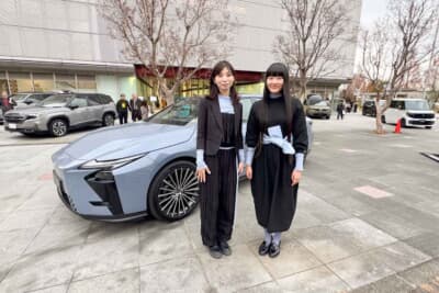 トヨタ車体株式会社　デザイン部 デザイン戦略企画室 カラー＆感性デザイングループ　小川　真知子さん（左）、トヨタ自動車株式会社　カラー＆感性デザイン部アドバンスドCMFXデザイングループ　伊藤　なごみさん（右）