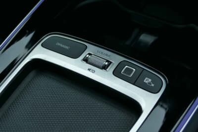 メルセデス・ベンツ GLB 200 d 4MATIC アーバンスターズ：センターコンソールのパネルも使いやすい